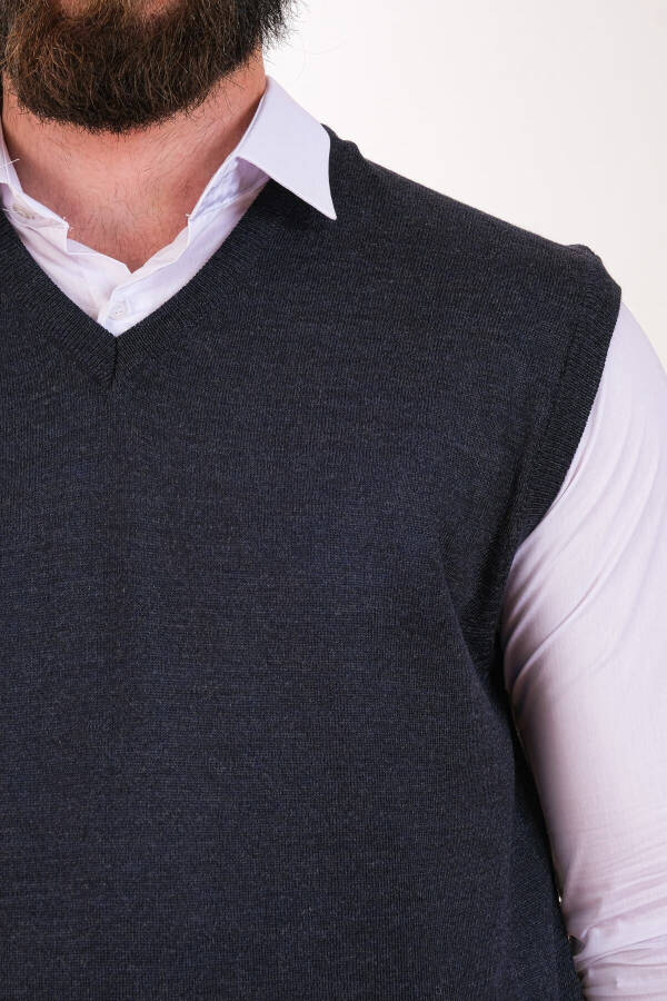 Wool Sleeveless Knit Sweater - 8