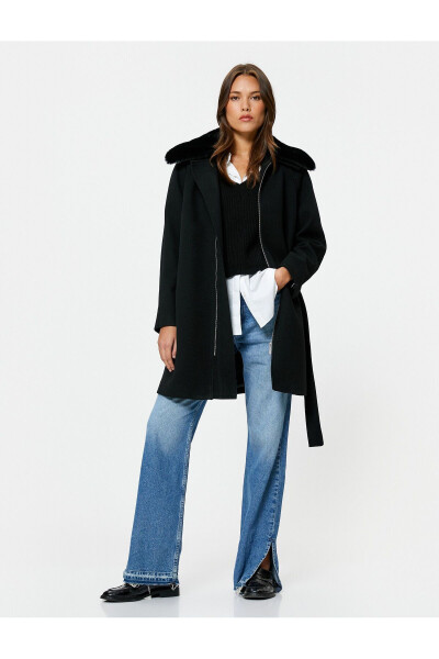 Woolen coat with detachable faux fur, belt and pockets. - 10