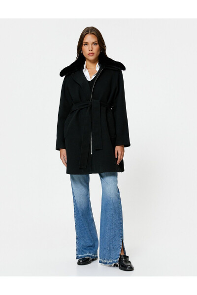 Woolen coat with detachable faux fur, belt and pockets. - 11