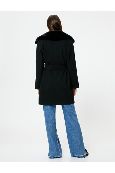 Woolen coat with detachable faux fur, belt and pockets. - 12