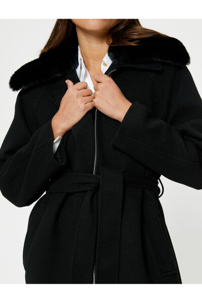 Woolen coat with detachable faux fur, belt and pockets. - 5