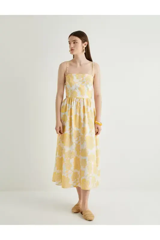 X Melis Ağazat - Миди Платье в Цветочек на Бретелях Клеш Вискоза с Деталью Окна - 3