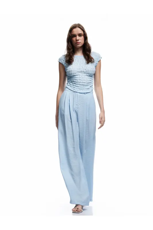 X Melis Ağazat - Slim Fit Kolsuz Dokulu Sırt Dekolteli Bisiklet Yaka Crop Tişört - 1