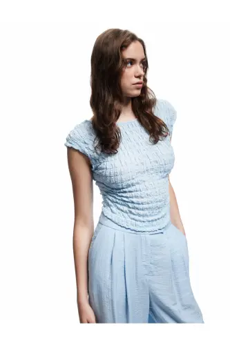 X Melis Ağazat - Slim Fit Kolsuz Dokulu Sırt Dekolteli Bisiklet Yaka Crop Tişört - 2