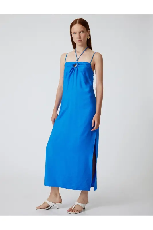 X Şahika Ercümen - Langes Kleid aus Viskose mit Trägern und Ringdetail sowie Schlitz - Blau - 1
