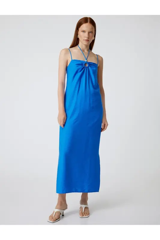 X Şahika Ercümen - Langes Kleid aus Viskose mit Trägern und Ringdetail sowie Schlitz - Blau - 3