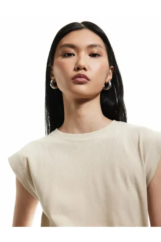 Хлопковая футболка без рукавов с круглым вырезом - Экрю - 1