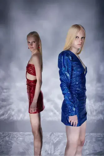 Yagona yelkali yorqin matodan tikilgan mini Anabelle ko'ylagi qora - 3