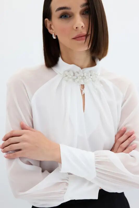 Yaka Aksesuarlı Bluz - Beyaz - 2