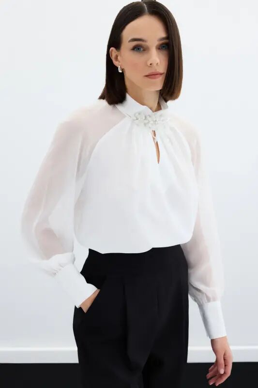 Yaka Aksesuarlı Bluz - Beyaz - 6