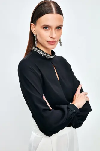Yaka Aksesuarlı Bluz - Siyah - SİYAH - 5