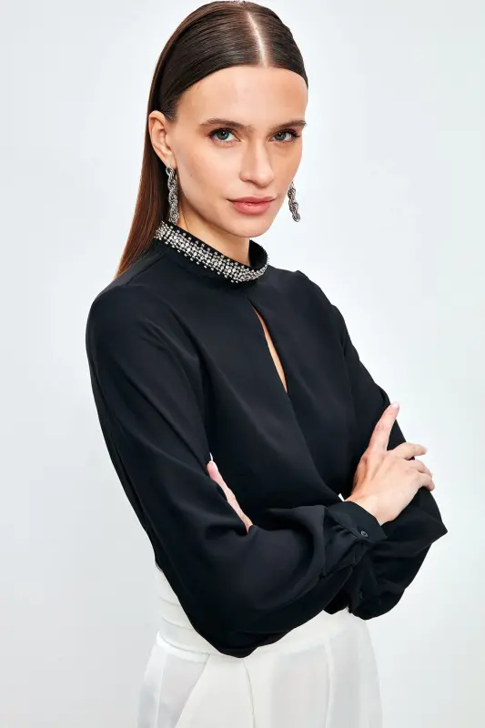 Yaka Aksesuarlı Bluz - Siyah - SİYAH - 5