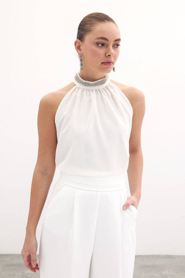 Yaka Aksesuarlı Kolsuz Bluz - Ekru-EKRU - 2