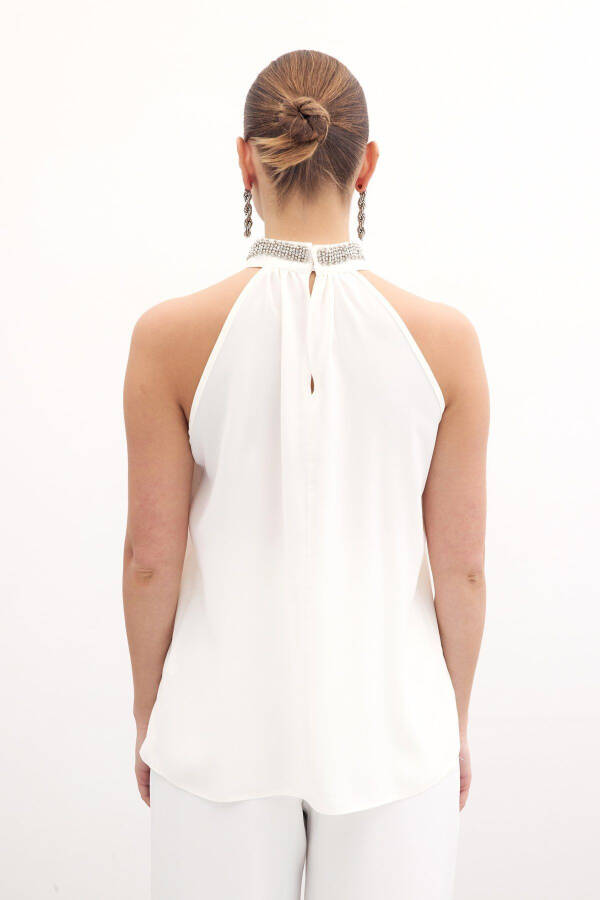 Yaka Aksesuarlı Kolsuz Bluz - Ekru-EKRU - 8