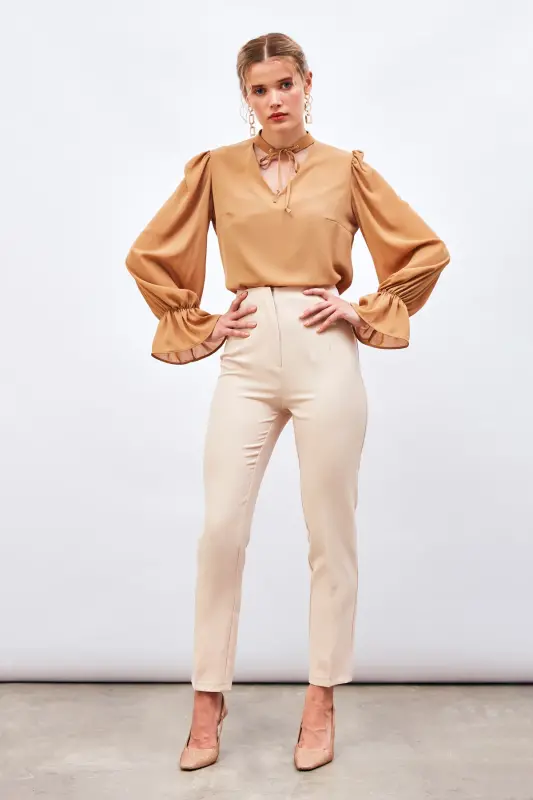 Yaka Bağlama Detaylı Salaş Bluz - Camel - CAMEL - 1