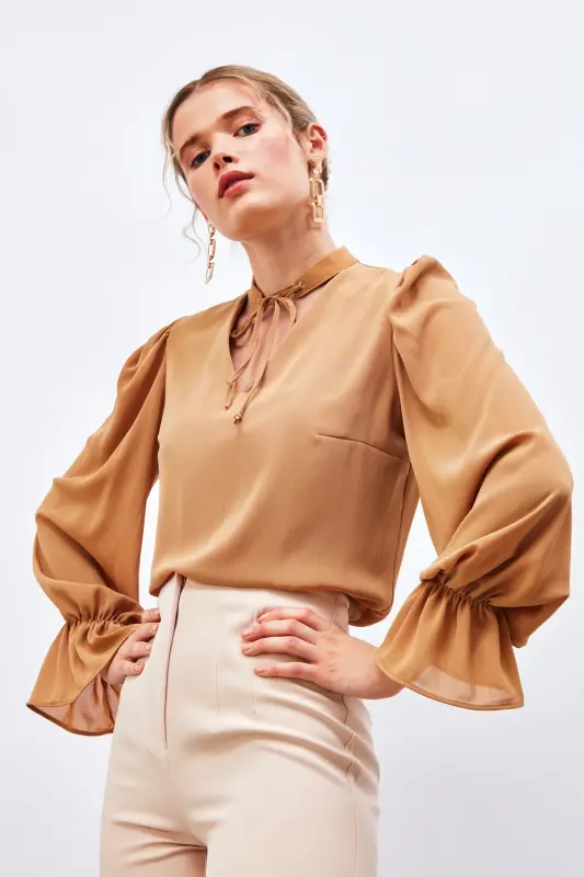 Yaka Bağlama Detaylı Salaş Bluz - Camel - CAMEL - 3