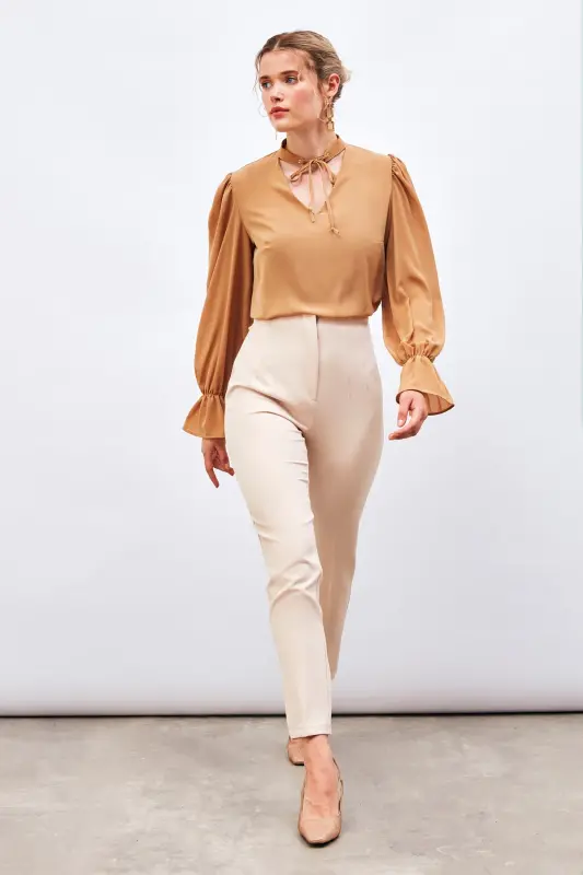 Yaka Bağlama Detaylı Salaş Bluz - Camel - CAMEL - 5