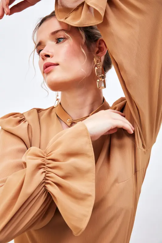 Yaka Bağlama Detaylı Salaş Bluz - Camel-CAMEL - 2