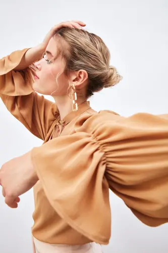 Yaka Bağlama Detaylı Salaş Bluz - Camel-CAMEL - 6