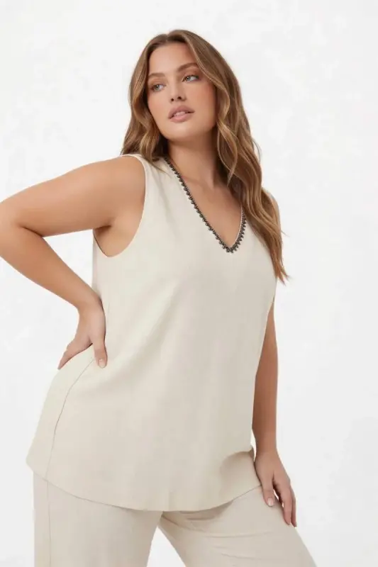 Yaka Boncuk Detaylı Kadın Büyük Beden Bluz Pantolon Takım Bej - 2