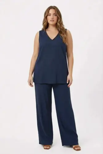 Yaka Boncuk Detaylı Kadın Büyük Beden Bluz Pantolon Takım Lacivert - 1