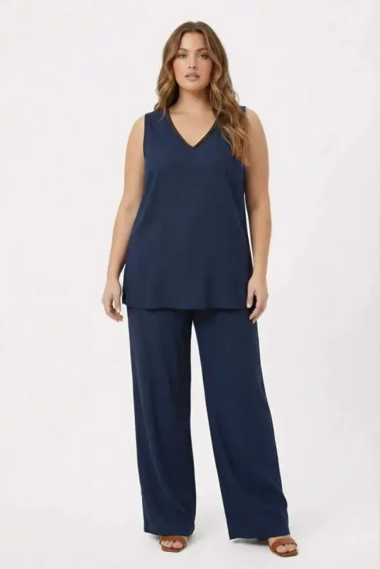 Yaka Boncuk Detaylı Kadın Büyük Beden Bluz Pantolon Takım Lacivert - 1