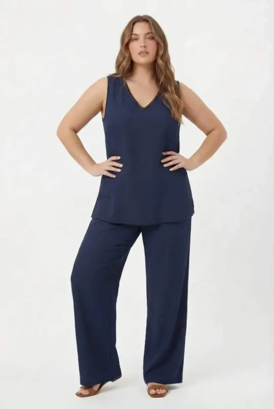 Yaka Boncuk Detaylı Kadın Büyük Beden Bluz Pantolon Takım Lacivert - 2