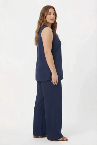 Yaka Boncuk Detaylı Kadın Büyük Beden Bluz Pantolon Takım Lacivert - 3