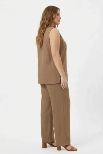 Yaka Boncuk Detaylı Kadın Büyük Beden Bluz Pantolon Takım Vizon - BÜYÜKBEDENIZ (1)