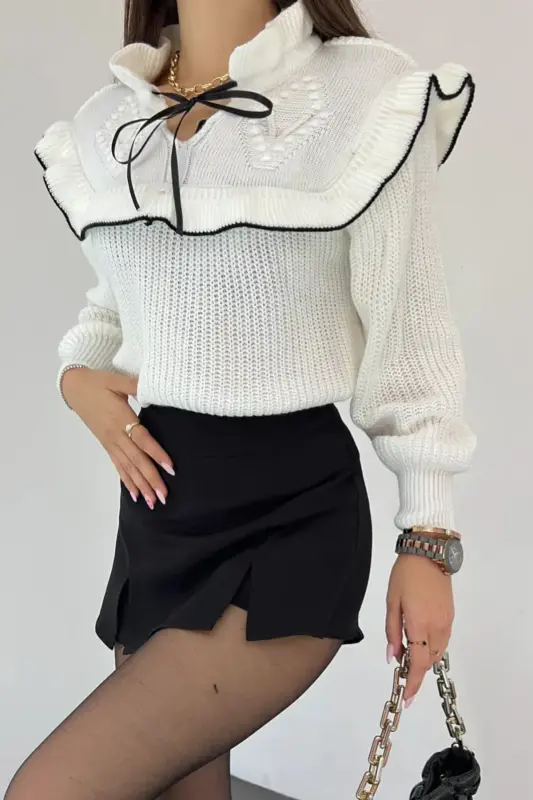 Yakası Bağcık Detaylı Valonlu Triko Kazak-Beyaz - HILLSWOMANSTORE