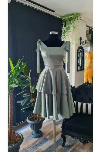 Yalpiz rangli satin kvadrat yoqali, yengsiz, elkalari tasmali bitiruv libosi - yalpizrang - 2