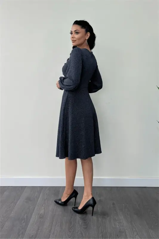 Yaltiroq Krep Mato Burg'u Detalli Midi Ko'ylak - KO'K - 5