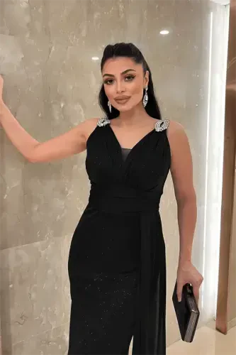 Yaltiroq matoli tosh detallari bilan bezatilgan kechki libos - QORA - 3