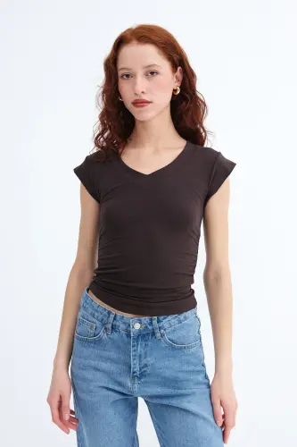 Yanları Büzgülü V Yaka T-Shirt P1566-S1-Acı Kahve - ADDAX (1)