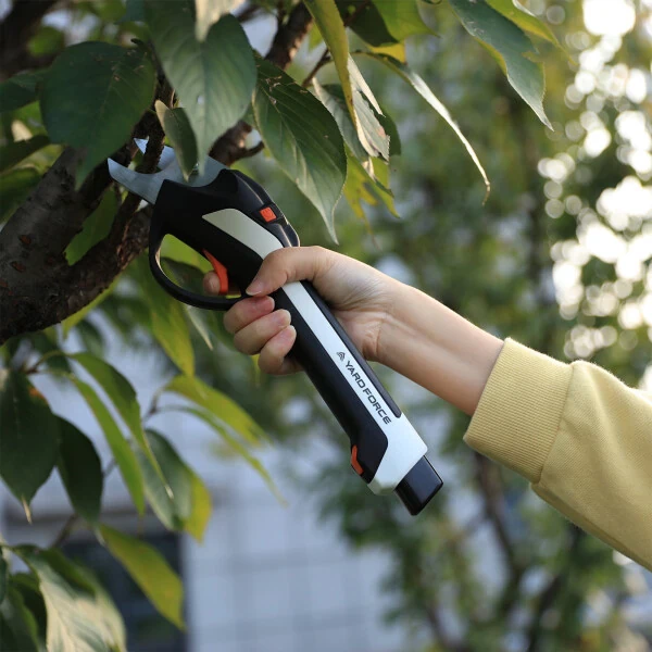 Yard Force Vita 4v 7 Piece Multi-Tool Gardener Kit Pruning, Shearing, Trimming, includes Toolbox and Lithium-Ion USB Battery - 13