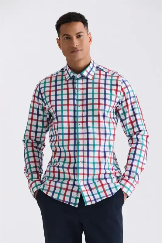 Yashil tugmali yoqasidan ingichka tugmachali ko'ylak - 1