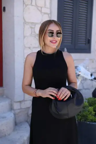 Yelkasi ochiq, orqasi tokali, yoriqli uzun viskoza ko'ylak - 4