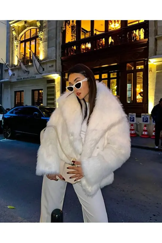 Yeni Sezon Kadın Premium Oversize Peluş Kürk Mont - Optik Beyaz - 1