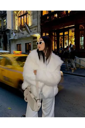 Yeni Sezon Kadın Premium Oversize Peluş Kürk Mont - Optik Beyaz - GM Butikk (1)