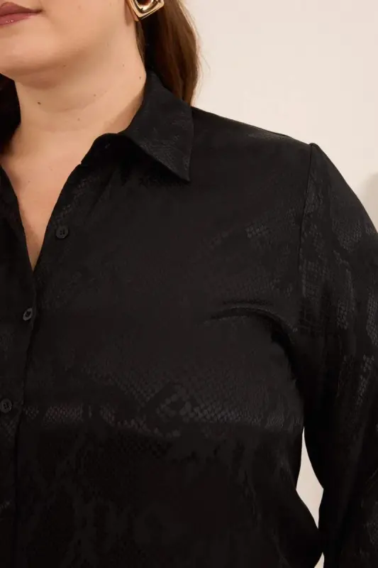 Yılan Derisi Desenli Büyük Beden Kadın Gömlek Siyah - 2