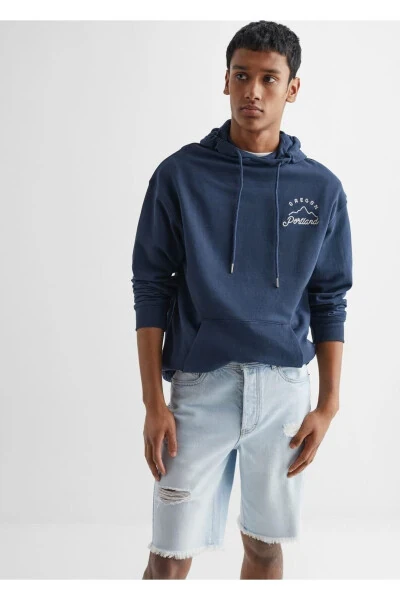 Yirtilgan tafsilotli Bermuda denim shortlar - 1