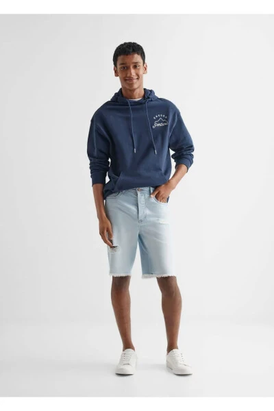 Yirtilgan tafsilotli Bermuda denim shortlar - 2