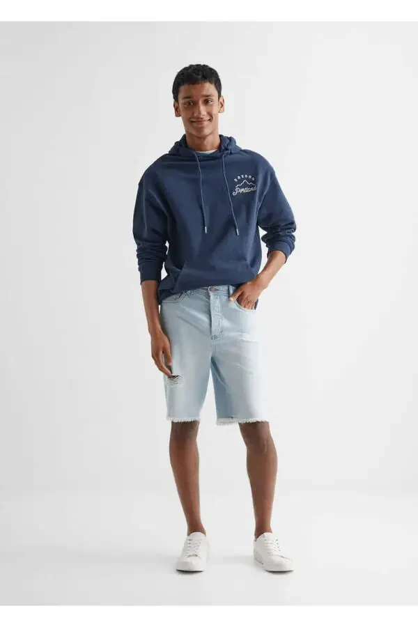 Yirtilgan tafsilotli Bermuda denim shortlar - 2