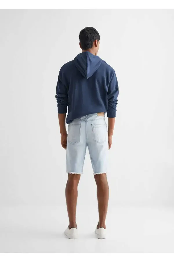 Yirtilgan tafsilotli Bermuda denim shortlar - 4