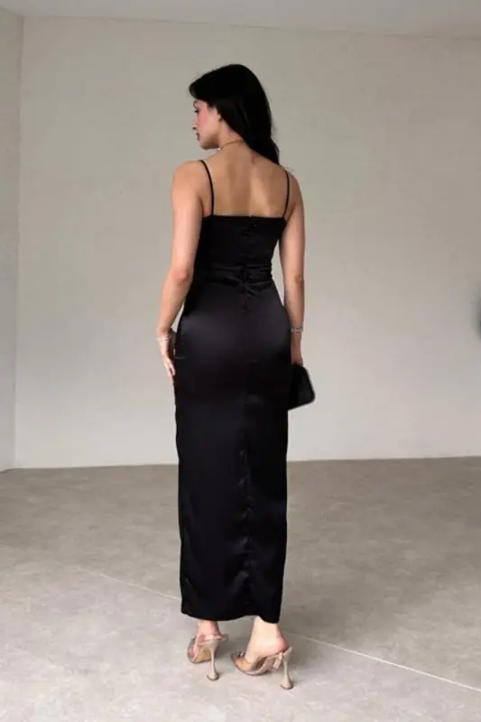 YIRTMAÇ DETAYLI ASKILI SATEN ELBİSE-SİYAH - 3