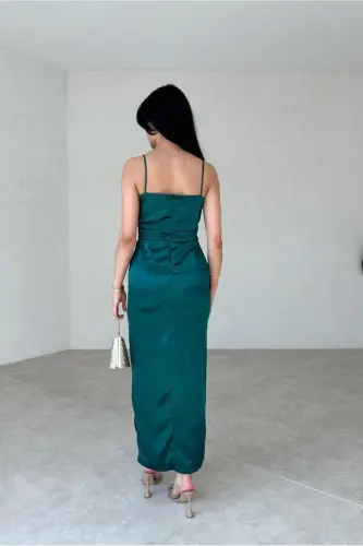 YIRTMAÇ DETAYLI ASKILI SATEN ELBİSE-ZÜMRÜT - ALFUDO MODA COLLECTION (1)