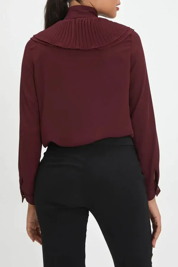 Yoqa jabgʻalari va gulli broshkalar oʻrnatilgan qizil tusmali koʻylak 40256 - 3