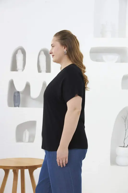 Yoqa tul va tosh detallari bilan katta o'lchamli futbolka qora - 2