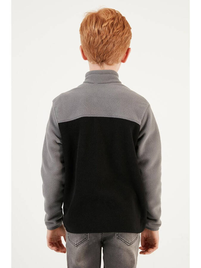 Gri Yumuşak Dokulu Fermuarlı Renk Bloklu Dik Yaka Cepli Polar 5905001-Gri - 10