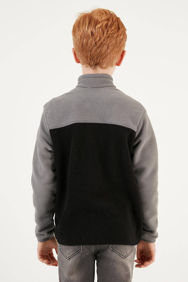 Gri Yumuşak Dokulu Fermuarlı Renk Bloklu Dik Yaka Cepli Polar 5905001-Gri - 25